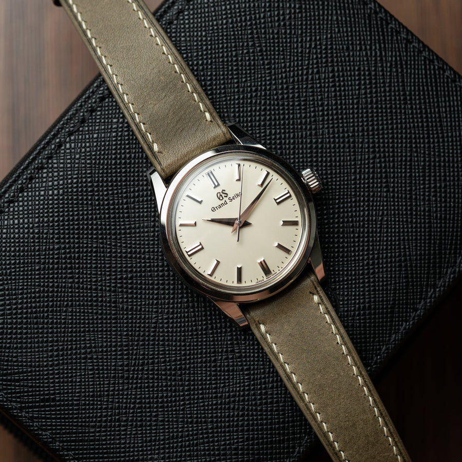 Overstock: Grigio Waxy Slim Strap